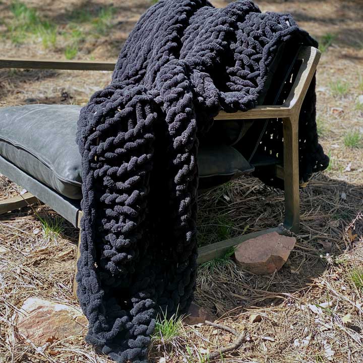 Infinite Love Chunky Knit Big blanket in Onyx