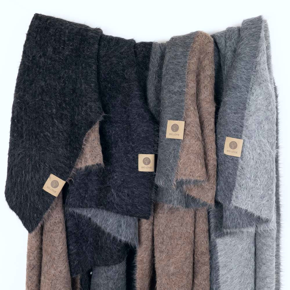 SURI | BLACK + DARK BROWN