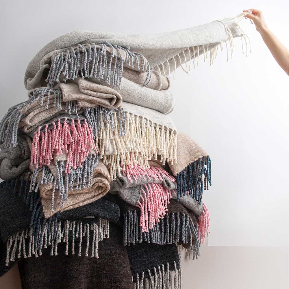 WONDER SCARF | BLACK + LIGHT GRAY